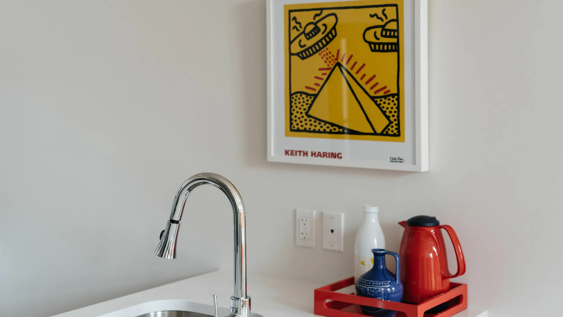Chic 2Br In The Village By Sonder Montréal 0*,  Canadá